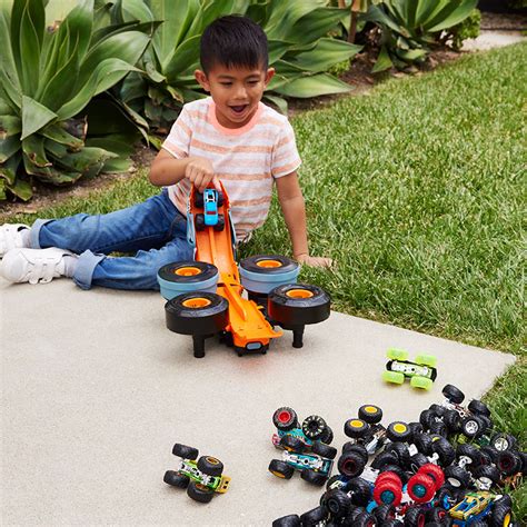 Hot Wheels RC Rhinomite radiocontrol Mejor Juguete del Año