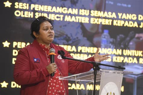 Penerangan UMNO Buat Perubahan Aplikasi Komunikasi Berkesan Azalina