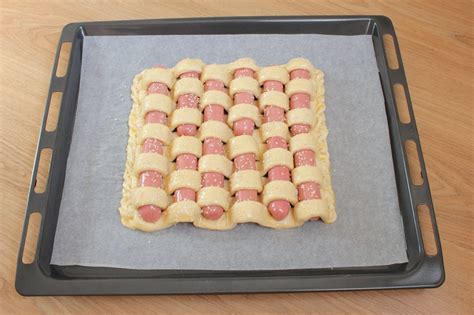 Пирог с сосисками