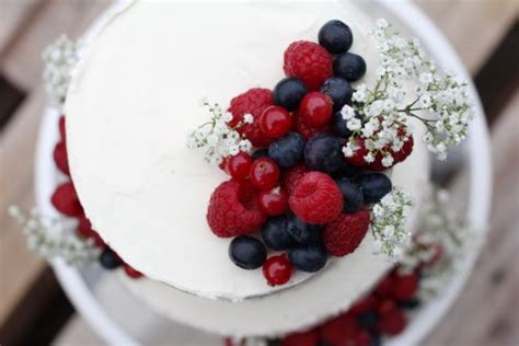 Naked Cake með súkkulaði karamellu og vanillu ívafi Gotterí og gersemar