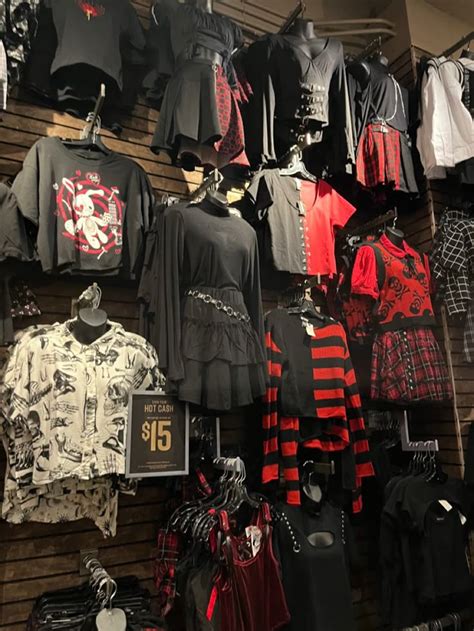 Hot Topic Hot Topic Clothes Cool Outfits Alt Outfits