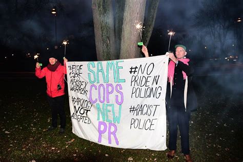 NOW Magazine Twitterissä Police trap gay men having sex in public claim it s not as bad as