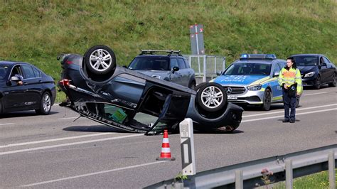 Gingen B10 Rote Ampel missachtet Auto überschlägt sich