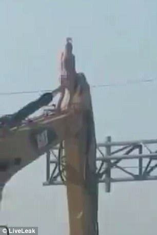 Naked Man Masturbates On Excavator On A Florida Highway Daily Mail Online