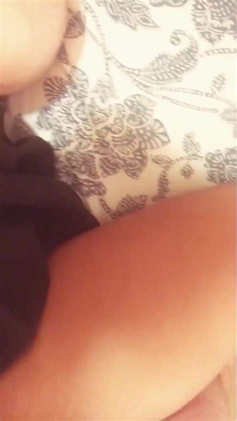 Busty Crown Giving Her Pussy With A Dildo In Her Ass Cnn Amador