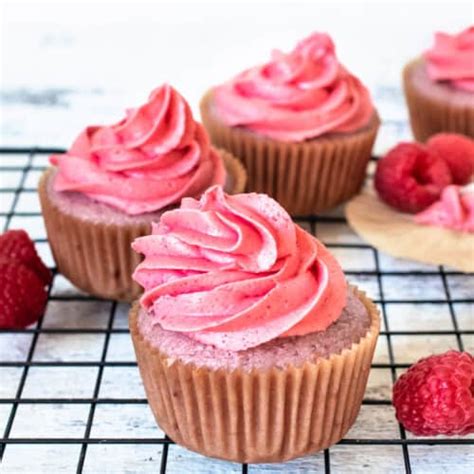 Raspberry Cupcakes The Frozen Biscuit