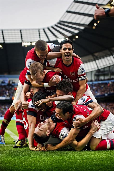 Arsenal Celebrate Their Equalising Goal Against Manchester City During