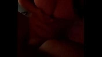 Pequeña zorra se deja follar el coño por una polla grande XVIDEOS