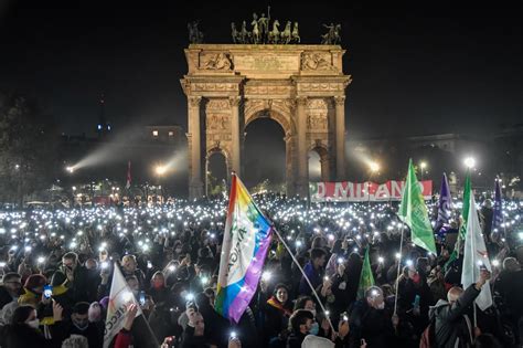 Ddl Zan Migliaia Di Persone In Piazza A Milano Lapresse