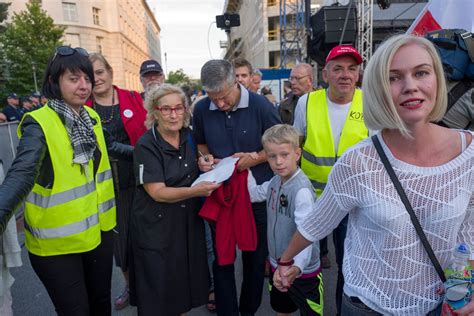 Blondynka Kt Ra Omota A W Adys Awa Frasyniuka Kim Jest Magdalena