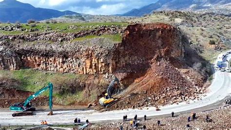 Bitlis Baykan yolunda heyelan Gündem Haberleri