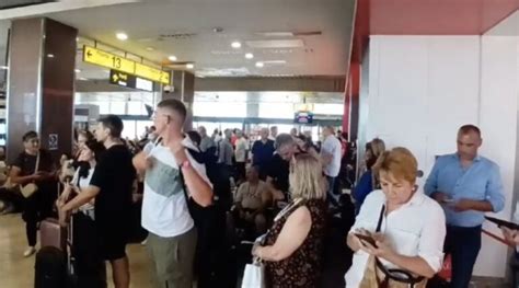 Aeroportul Otopeni în plin haos Pasagerii au agresat angajații