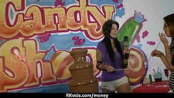 sexy exhibicionista gfs son pagadas en efectivo por algunos follando en público 18 XVIDEOS