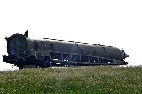 Как взрыв подбросил 9-мегатонную ядерную боеголовку на 180 метров