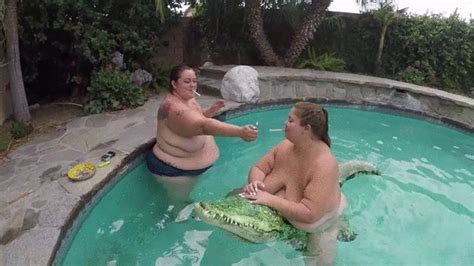 BBW Lola LoveBug Smoking Is In The Pool On A Inflatable Alligator With Monika Rides The