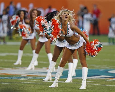 100 Hottest Nfl Cheerleaders Bleacher Report Huffpost