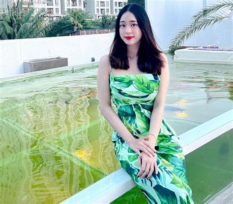 Hot girl múa cột diện đồ hở hang xém chút là lộ vòng một 100cm 122436