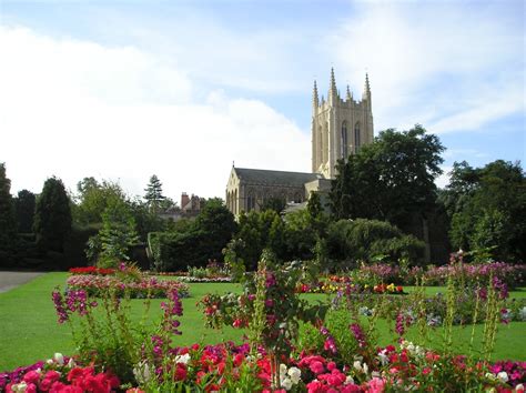 "Bury St Edmunds - The beautiful Abbey Gardens and St Edmundsbury ...