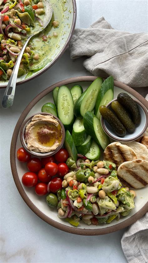 💘 A love letter to veggies. A Whole Roasted Cauliflower drizzled with a