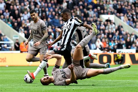 Newcastle Tottenham Superb Isak Van De Vens Bad Day Brunos