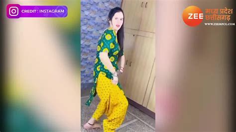 Indian Hot Bhabhi Bold Dance Hariyanvi Song Kala Chasma See Bhabhi Flaunts Body Snmp