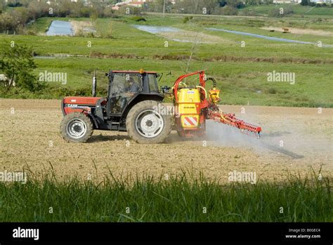 Tractor Spraying Pesticide Fertilizer Tank Sprayer Crop Agri Chemical