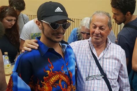 Torino ragazzo picchiato perché gay presidio e primi arresti a una settimana dall aggressione