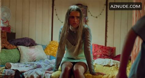 OLIVIA LONSDALE Nude AZNude