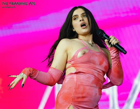 Mae Muller Nude On Stage 14 Photos The Fappening