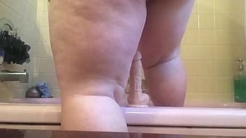 MWKM se folla un consolador en la bañera XVIDEOS