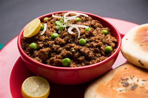 Minced Meat Curry with Peas - Twist Recipes