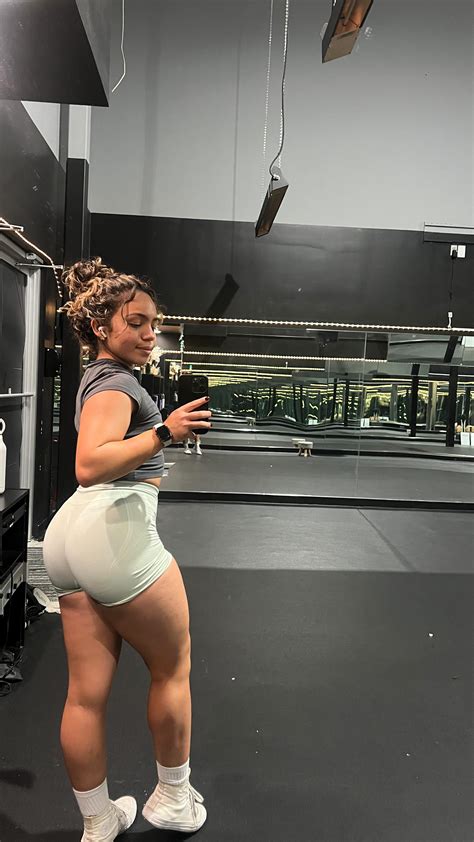 Elianna Cedeno | When someone asks about my motivation: • • • #gym #