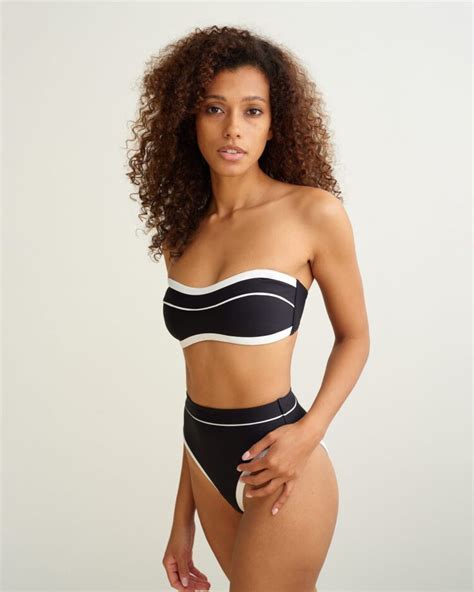 Hot Sexy Libby Isted Bikini Pics