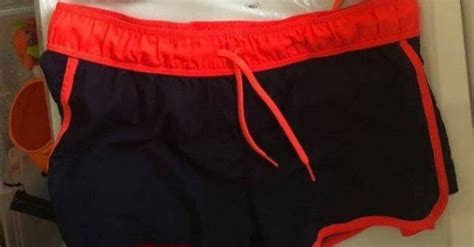 Mujer Acusa Que Fue Expulsada De Una Piscina Por No Usar La Parte De Abajo Del Bikini