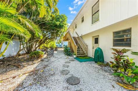 242 Lakeview Dr Anna Maria Fl 34216 Mls A4593750 Redfin