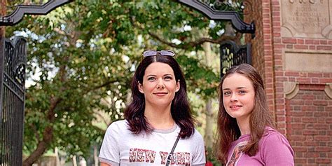 10 Coziest Gilmore Girls Episodes Ranked