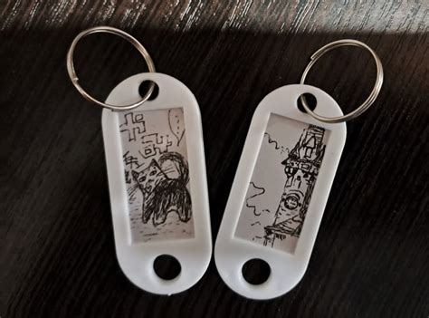 маленькие рисунки | Самодельный брелок, Глиняные украшения, Брелок