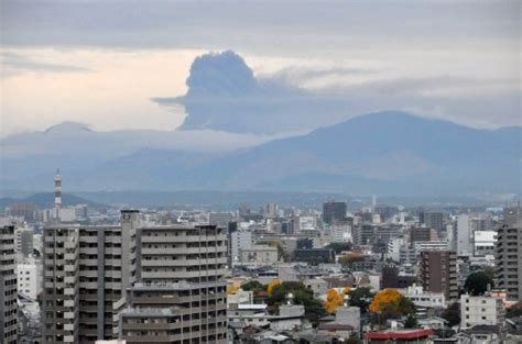 Japan volcano eruption hits flights | New Straits Times | Malaysia ...