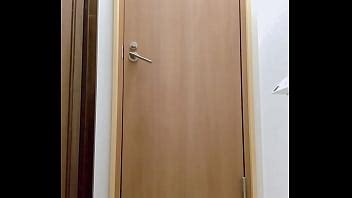 朝1番のトイレでおしっこ正面撮り XVIDEOS