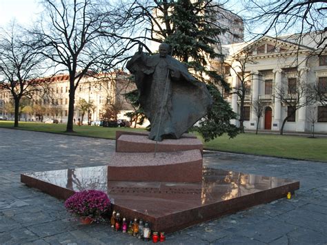 Wierni W Odzi Prze Yli Szok Rano Zobaczyli Zniszczony Pomnik Jana