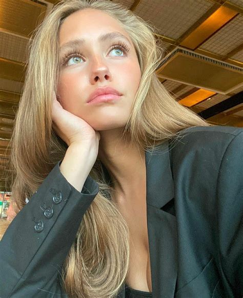 Pin By Daisy On Pure Beauty Blonde Hair Green Eyes Tan Skin Blonde Hair Green Eyes Blonde Hair