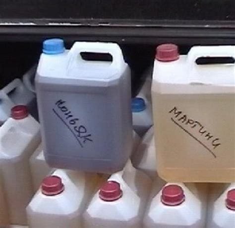 Странную жидкость из канистры? Конечно буду!