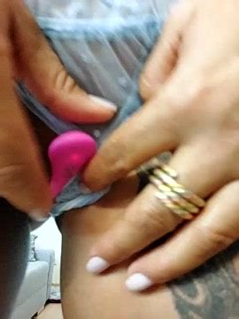 Allana Squirt Naked Stripping On Cam For Live Sex Video Chat Gyrls