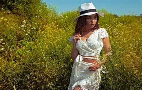 Обои sky nature flowers model women brunette plants white hat на телефон и рабочий стол