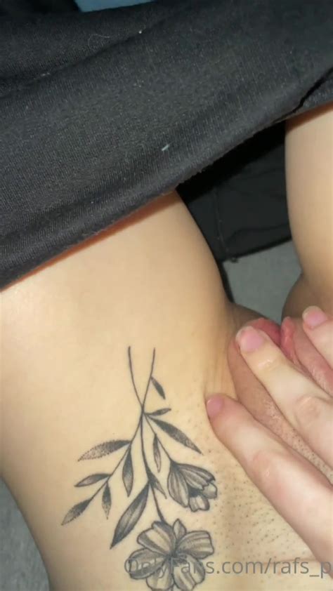 Beautiful Brunette Full Of Horniness Putting Her Fingers Inside Her