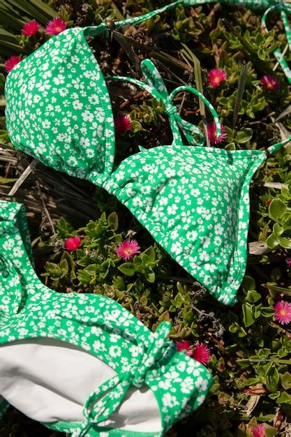 Bikini Falbanami Kokardkami Zdjęcia darmowe pobieranie na Freepik