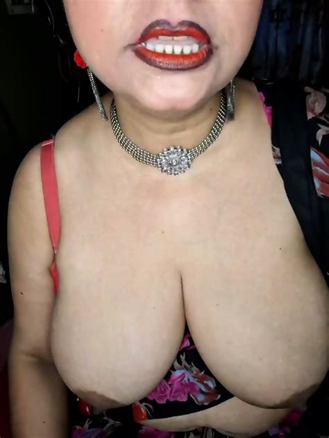 Milf Nude Boobs Pussy Tickt Show