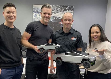 Hot Wheels Remote Control Tesla Cybertruck Geeky Gadgets