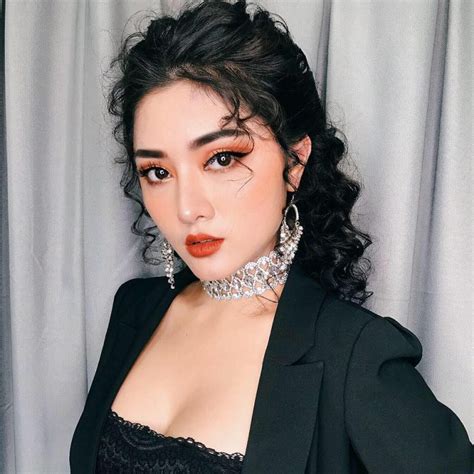 Hot Girl Th Xinh P Nguy N Lan Anh Khoe G C C Nh S C S O Quy N R Ng I P Vi T Gi I Tr