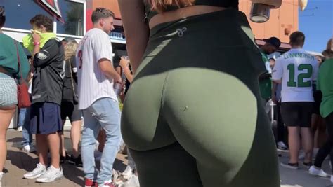 Sexy Phat Ass In Green Leggings Not Oc Spandex Leggings Yoga Pants Forum